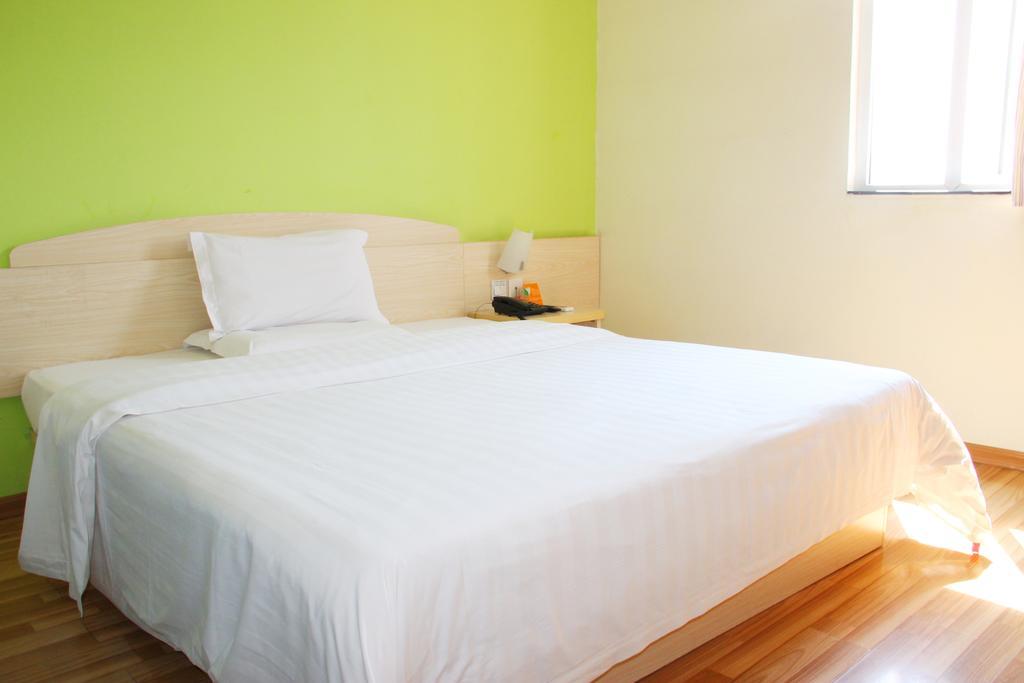 7days Beishatan Hotel 2*